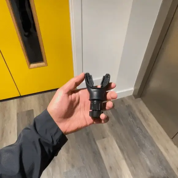 Compact, léger et nomade — tient dans une main.